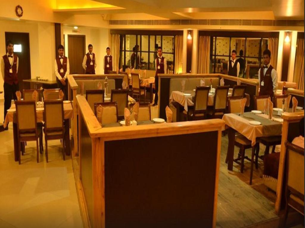 Seven Sky Clarks Exotica Hotel Bhuj Eksteriør billede