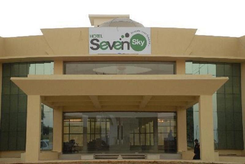 Seven Sky Clarks Exotica Hotel Bhuj Eksteriør billede