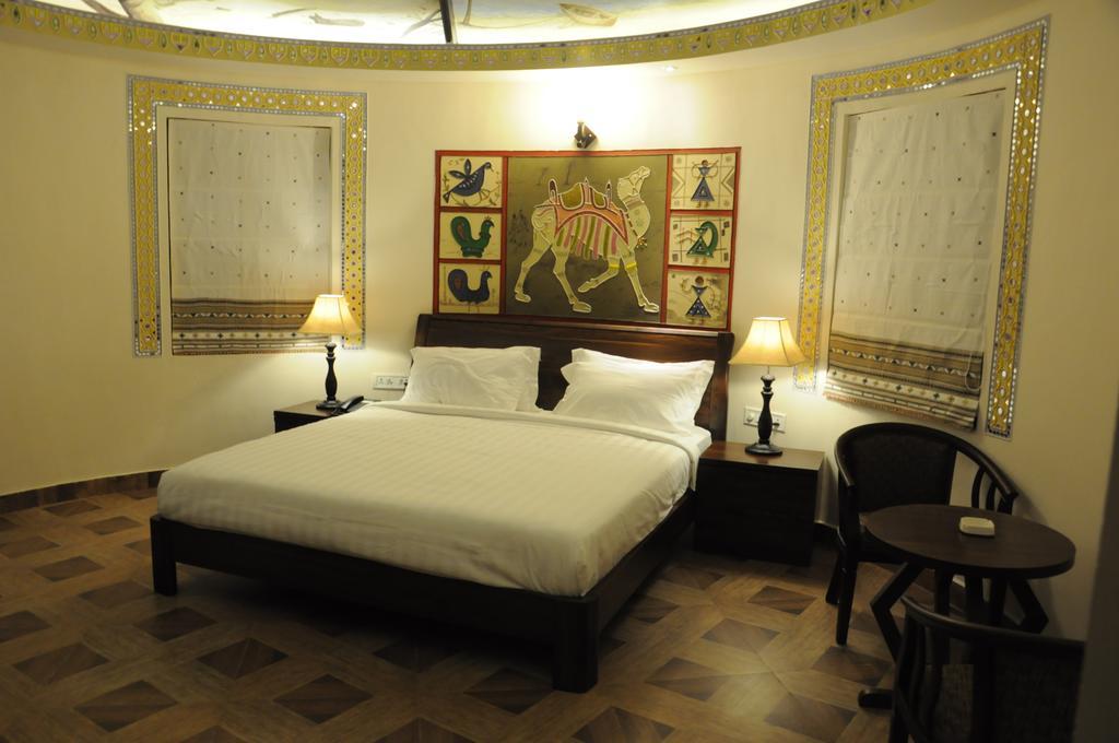 Seven Sky Clarks Exotica Hotel Bhuj Værelse billede