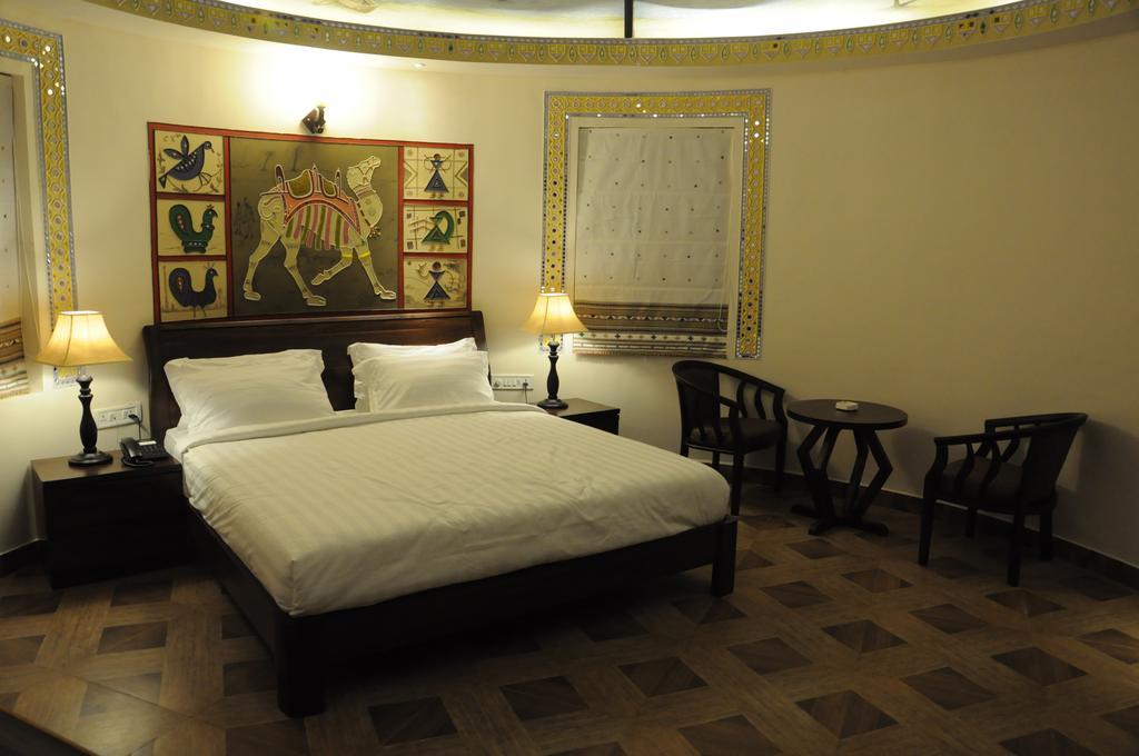Seven Sky Clarks Exotica Hotel Bhuj Værelse billede