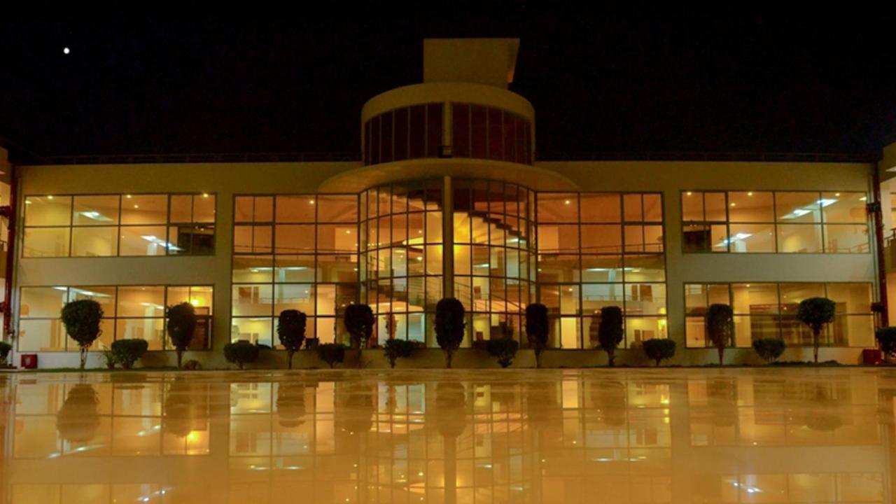 Seven Sky Clarks Exotica Hotel Bhuj Eksteriør billede