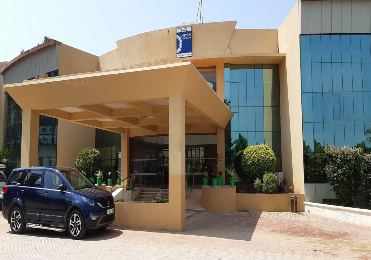 Seven Sky Clarks Exotica Hotel Bhuj Eksteriør billede