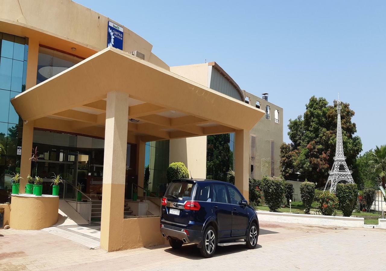 Seven Sky Clarks Exotica Hotel Bhuj Eksteriør billede
